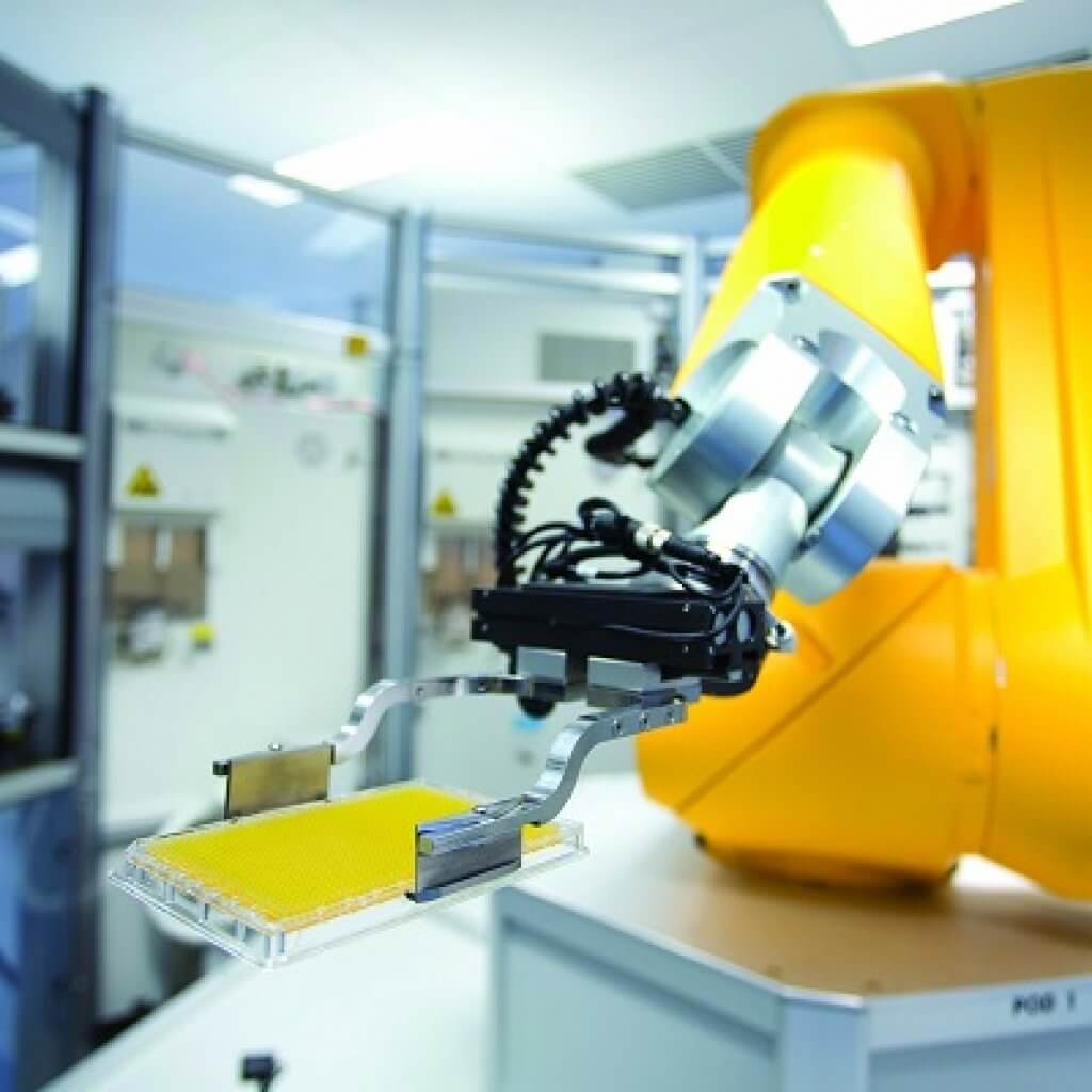 hts-robot-and-plate