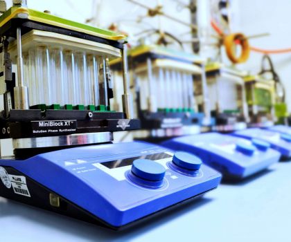 Parallel Chemistry and Compound Libraries Parallel chemistry and combinatorial chemistry for compound libraries and high throughput experimentation