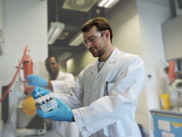 Research Chemists Research chemists in organic chemistry laboratory