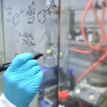 Discovery and Optimization of synthetic routes in organic chemistry research